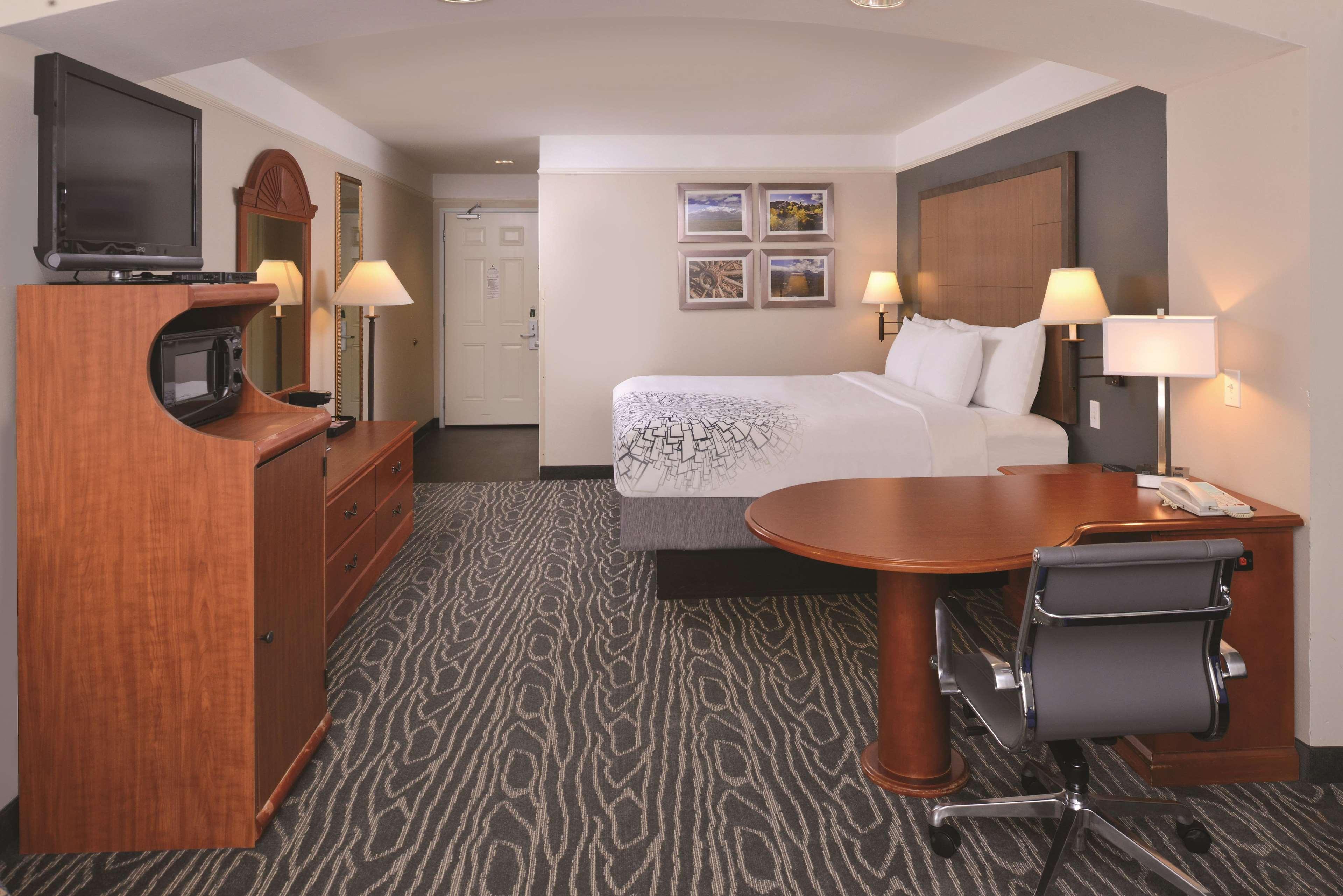 Отель La Quinta By Wyndham Ruidoso Downs Экстерьер фото
